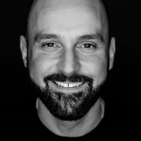 Headshot of Mario Thomas